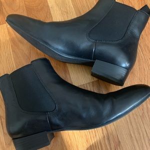 Vagabond black leather booties